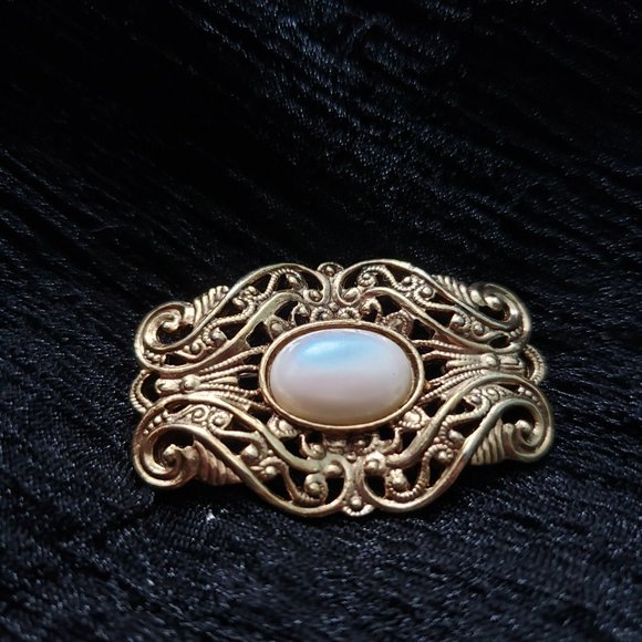 Vintage Art Deco Faux Pearl Filigree Gold Tone Brooch - Picture 2 of 7